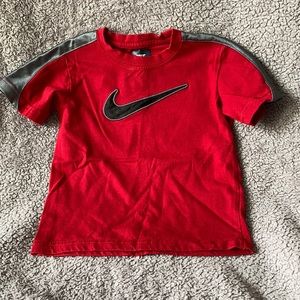 Nike red boys size 3T shirt sleeve shirt